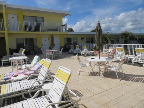 Sand Castle Motel - image 15