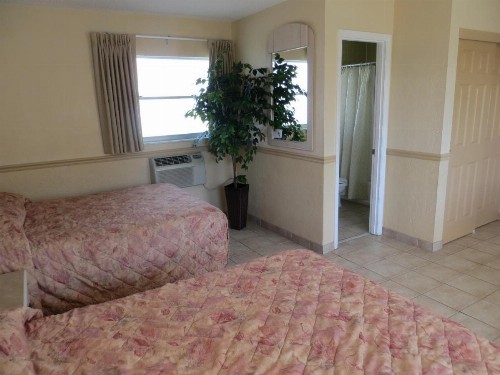Sand Castle Motel - image 27