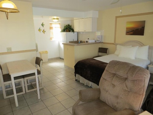 Sand Castle Motel - image 32