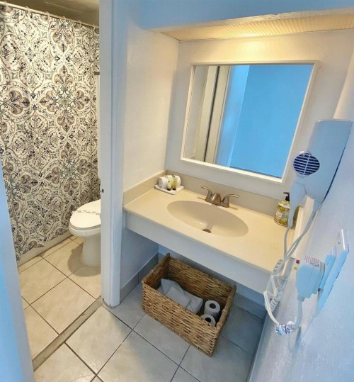 Pirates Cove Resort Studios! - image 20
