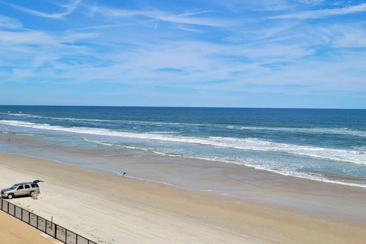 Beach Condo Unit #435 - image 2