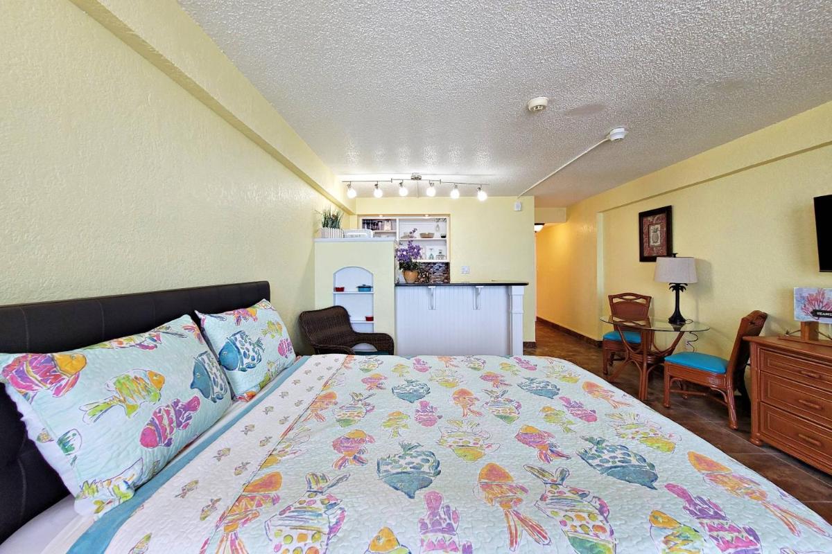 Beach Condo Unit #435 - image 7