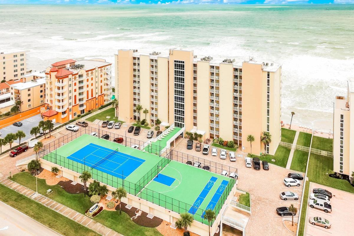 Shores Club - 305 - image 2