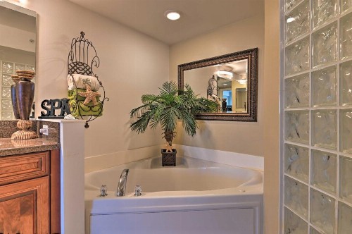 Daytona Beach Seaside Condo with Pools Hot Tubs - image 8