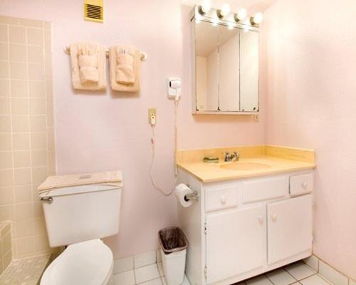 Pleasure and Comfort Condo at Daytona Beach - One Bedroom Condo #1 - image 10