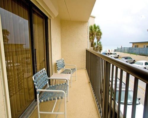 Pleasure and Comfort Condo at Daytona Beach - One Bedroom Condo #1 - image 6