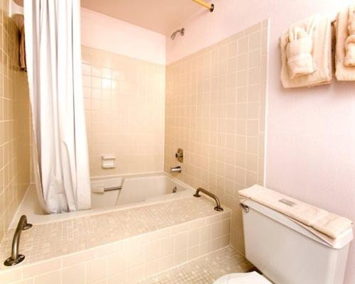 Pleasure and Comfort Condo at Daytona Beach - One Bedroom Condo #1 - image 8