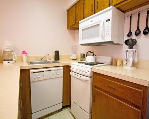 Pleasure and Comfort Condo at Daytona Beach - One Bedroom Condo #1 - image 9