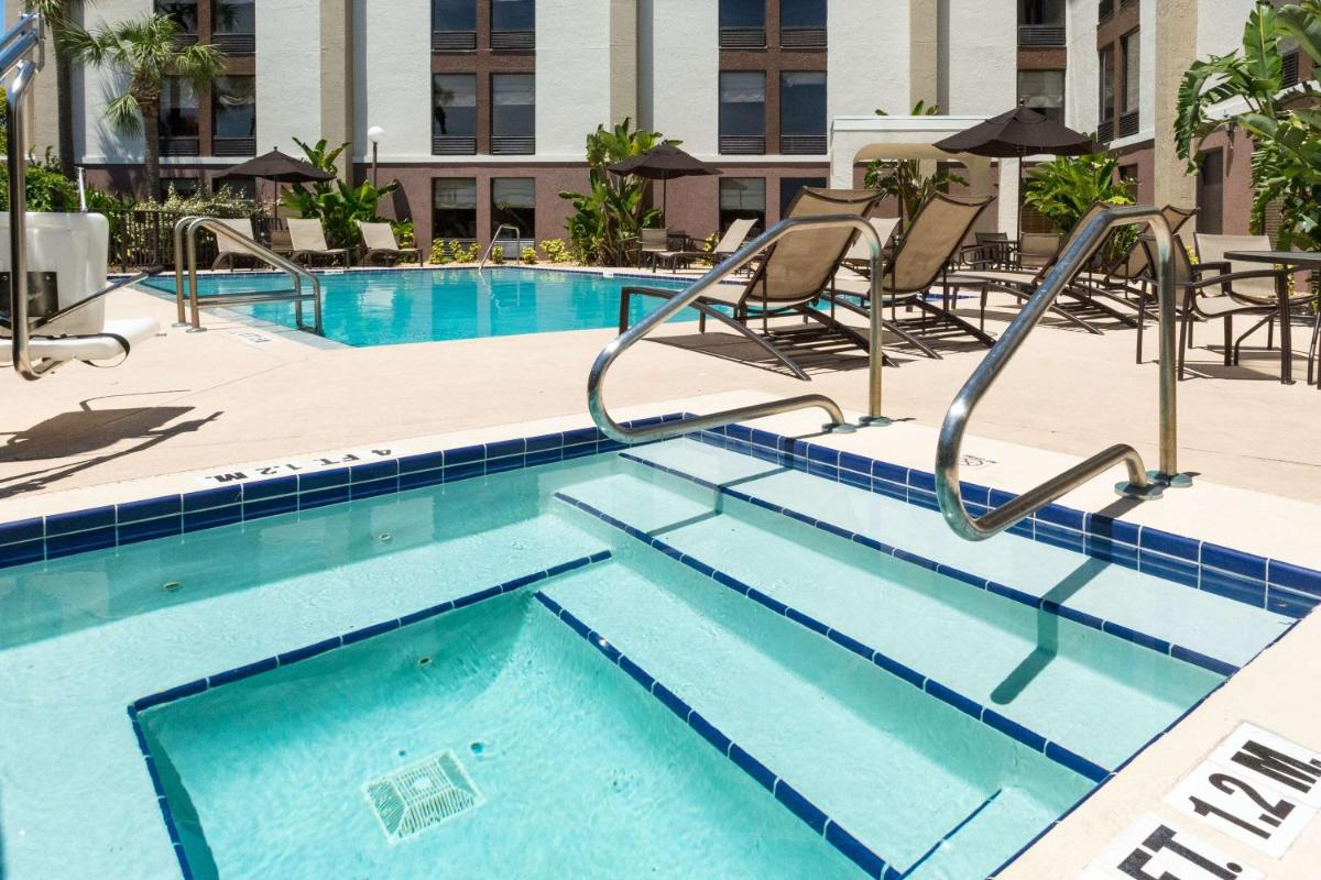 Hampton Inn Daytona Speedway-Airport - image 6