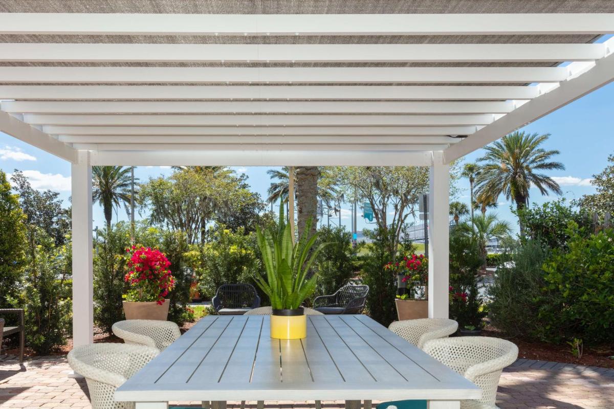 Hilton Garden Inn Daytona Beach Airport - image 2