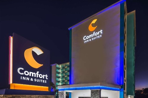 Comfort Inn & Suites Daytona Beach Oceanfront - image 2