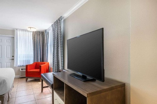 Comfort Inn & Suites Daytona Beach Oceanfront - image 32