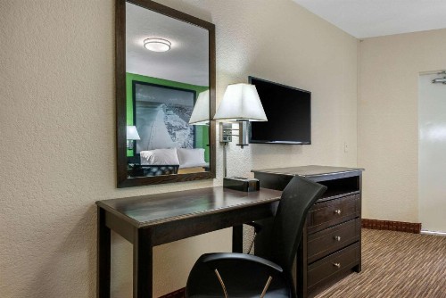 Quality Inn Daytona Beach Oceanfront - image 9