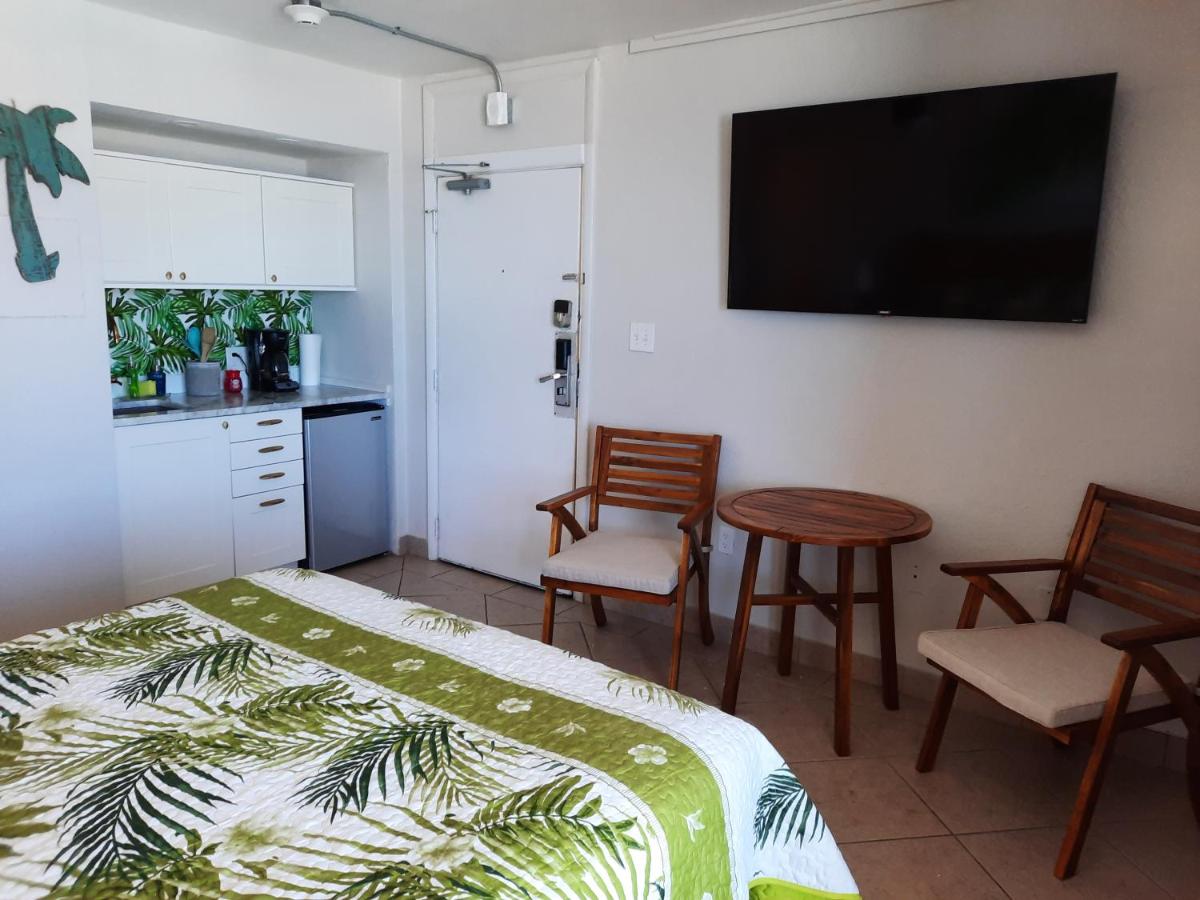 Daytona Beach Hawaiian Inn - image 4