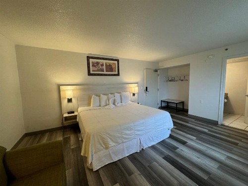 Emerald Shores Hotel - Daytona Beach - image 35