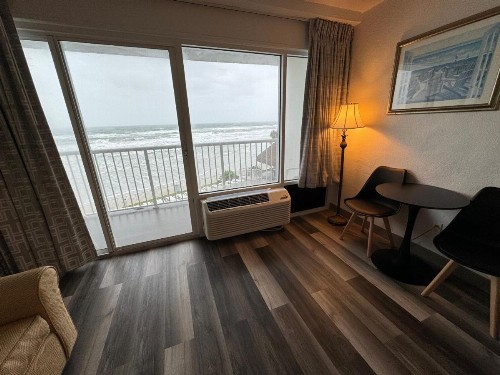 Emerald Shores Hotel - Daytona Beach - image 40