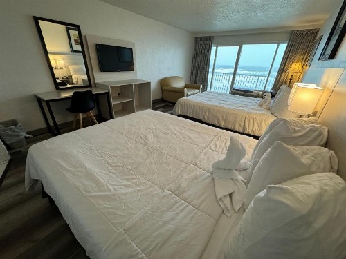 Emerald Shores Hotel - Daytona Beach - image 6