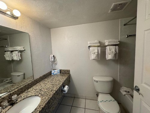 Emerald Shores Hotel - Daytona Beach - image 8
