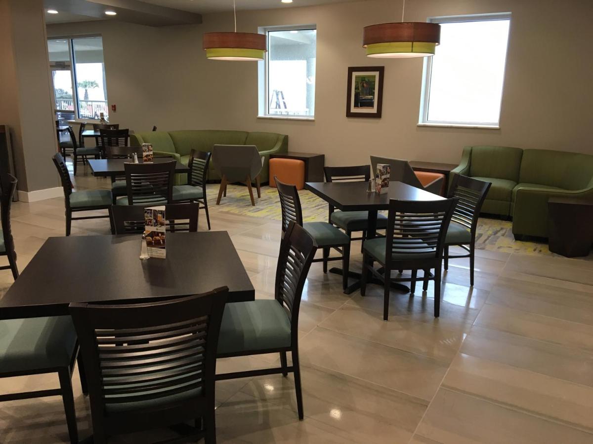 Holiday Inn Hotel & Suites Daytona Beach On The Ocean an IHG Hotel - image 2