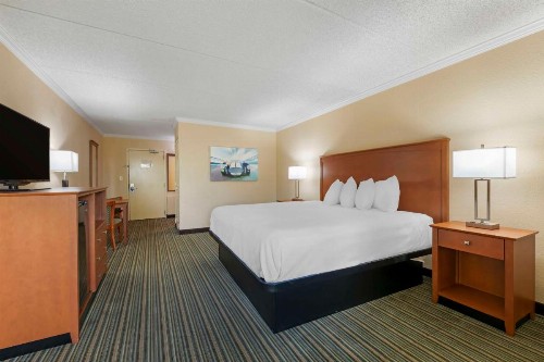 Best Western International Speedway Hotel - image 17