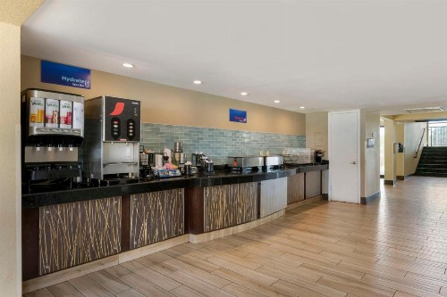 Best Western International Speedway Hotel - image 3