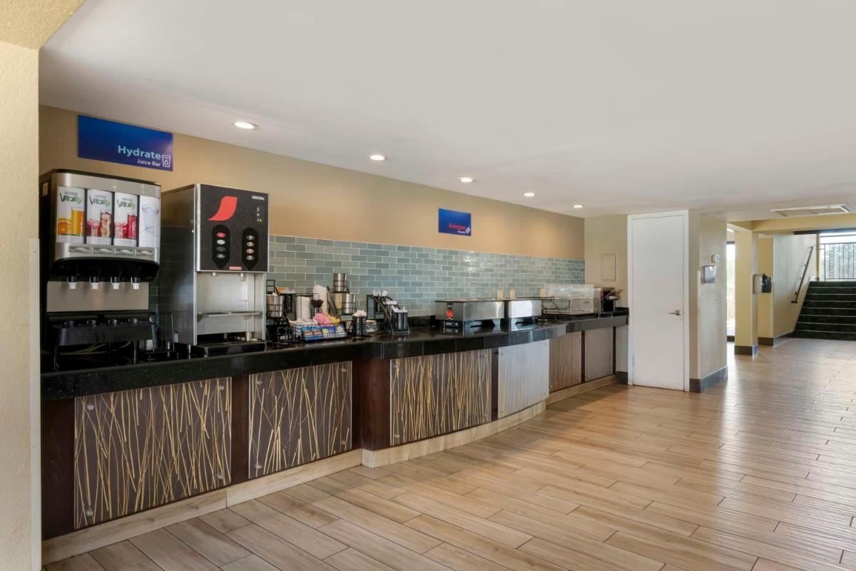 Best Western International Speedway Hotel - image 3