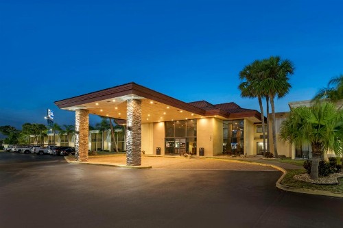 Best Western International Speedway Hotel - image 4