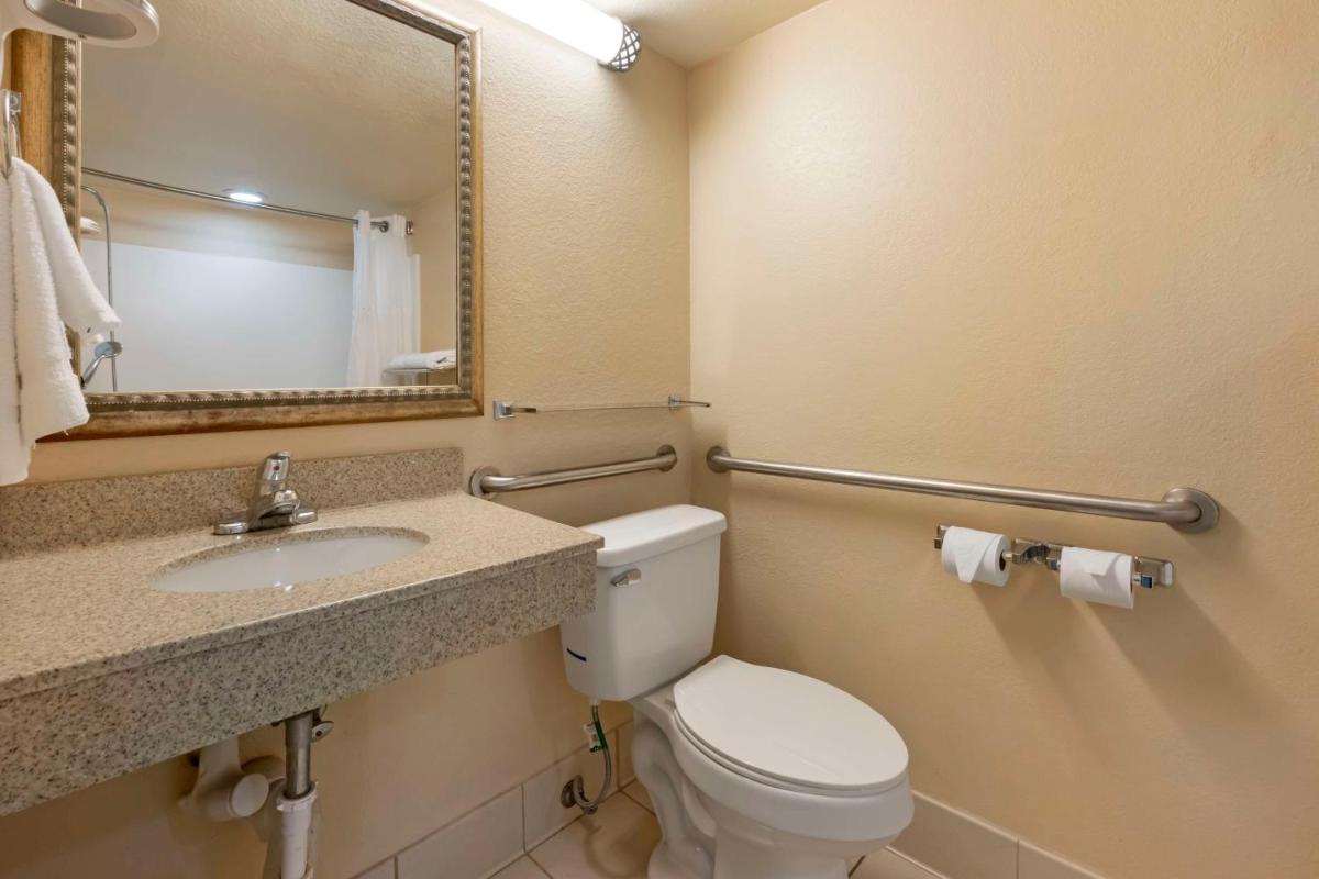 Best Western International Speedway Hotel - image 5