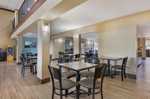Best Western International Speedway Hotel - image 9