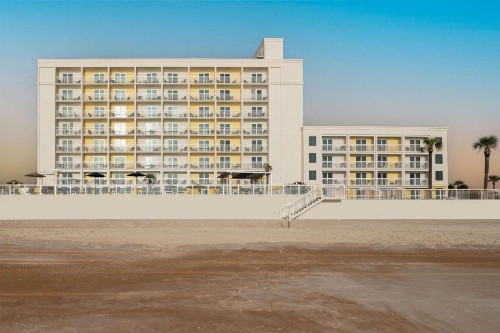 Hilton Garden Inn Daytona Beach Oceanfront - image 2