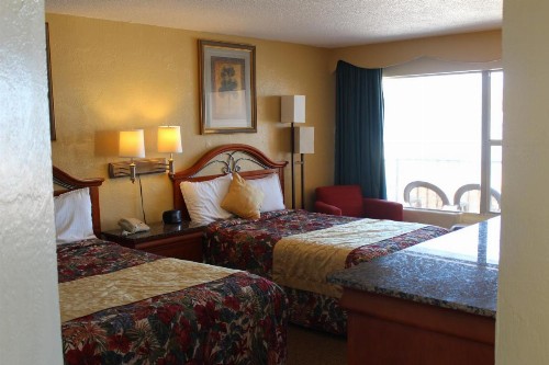 Grand Prix Motel Beach Front - image 12