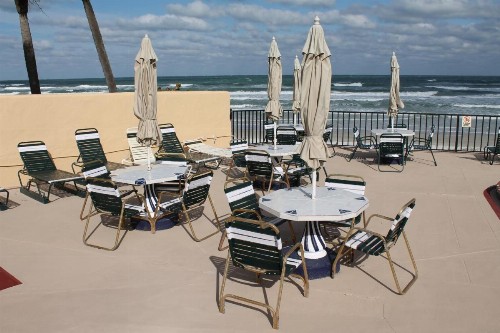 Grand Prix Motel Beach Front - image 17