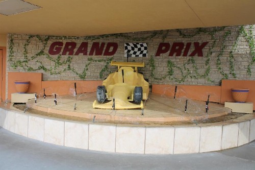 Grand Prix Motel Beach Front - image 19