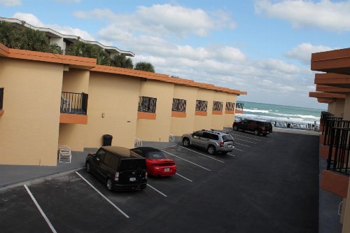 Grand Prix Motel Beach Front - image 23