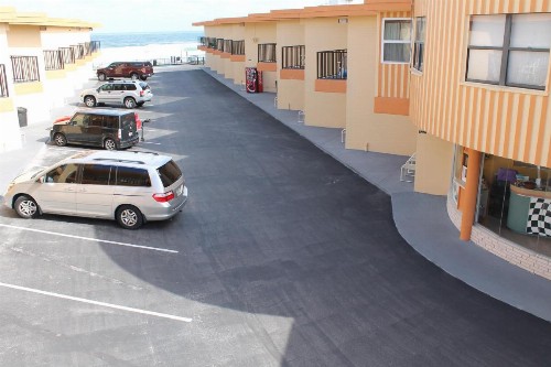 Grand Prix Motel Beach Front - image 26