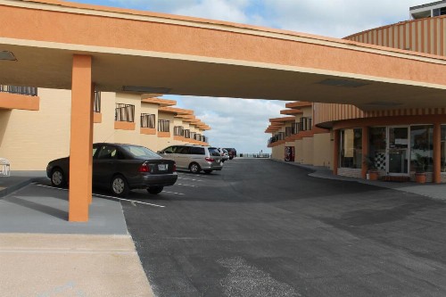 Grand Prix Motel Beach Front - image 27