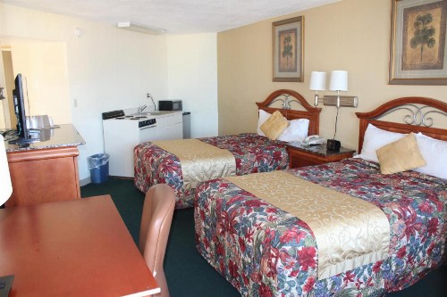 Grand Prix Motel Beach Front - image 8
