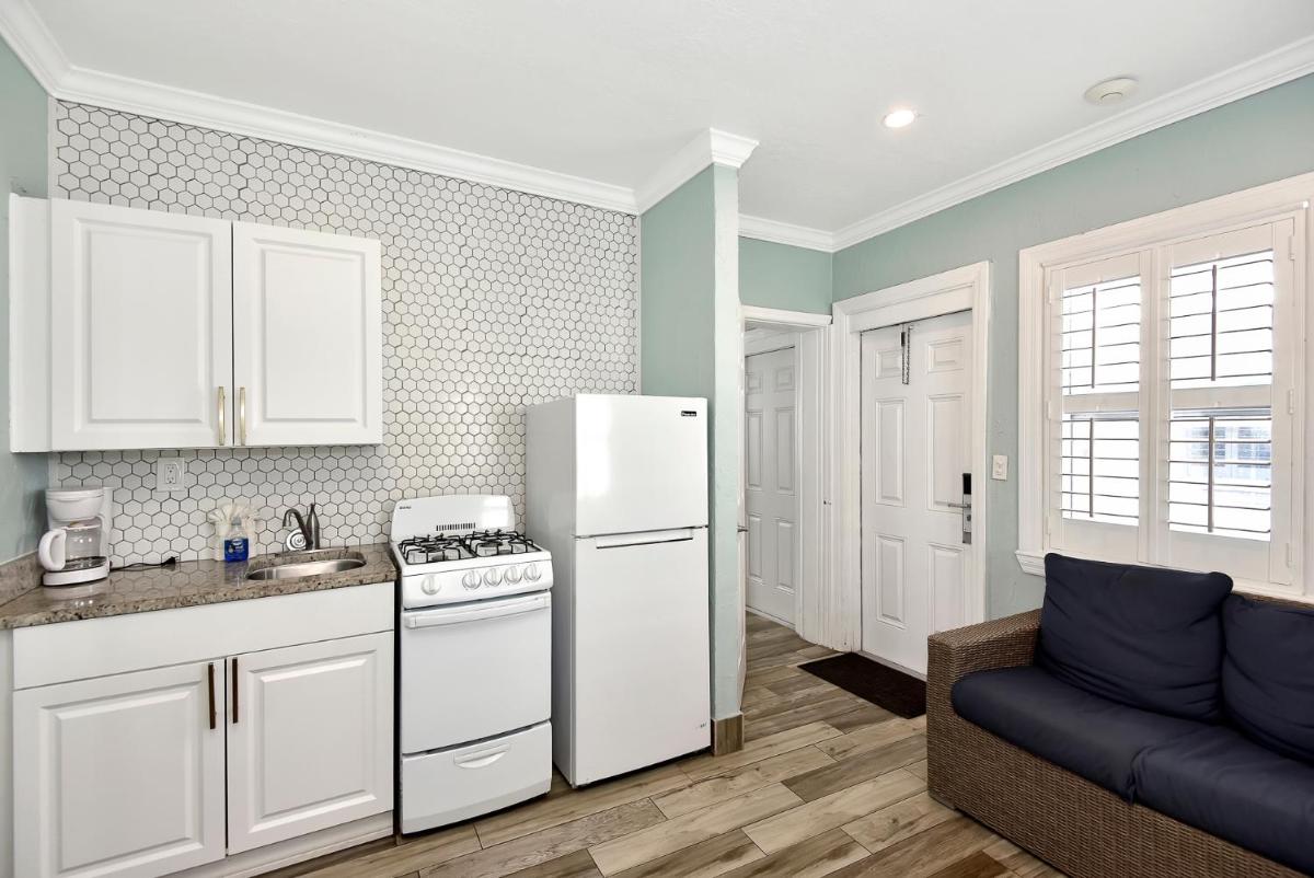Shoreline Suites & Cabana Cottages – Beachfront - image 2