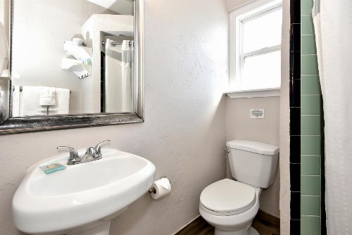 Shoreline Suites & Cabana Cottages – Beachfront - image 25