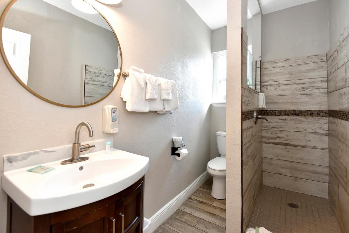 Shoreline Suites & Cabana Cottages – Beachfront - image 3