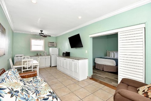 Shoreline Suites & Cabana Cottages – Beachfront - image 36