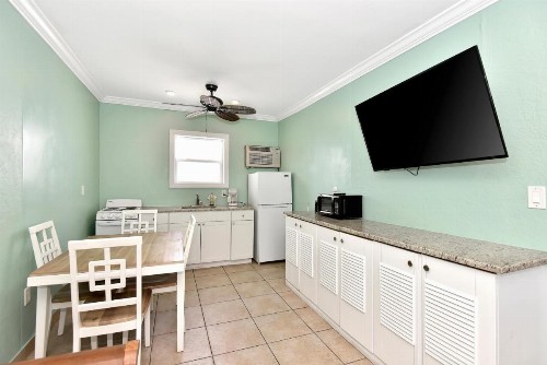 Shoreline Suites & Cabana Cottages – Beachfront - image 41