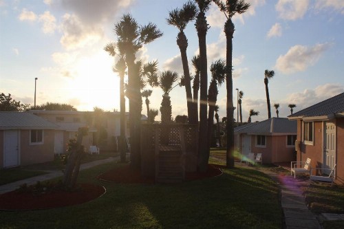 Shoreline Suites & Cabana Cottages – Beachfront - image 43