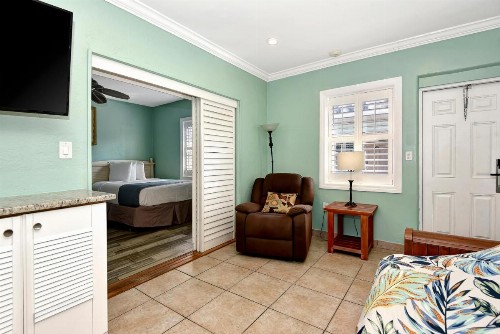 Shoreline Suites & Cabana Cottages – Beachfront - image 9