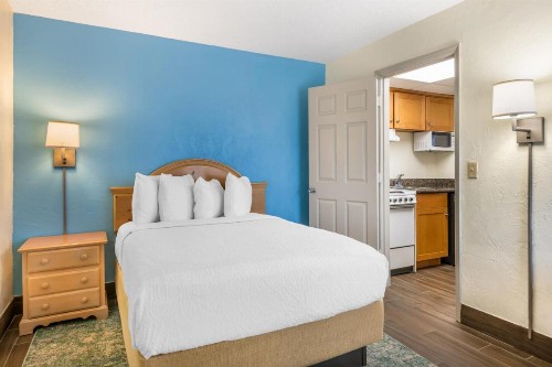 Tropical Winds Resort Hotel - image 2