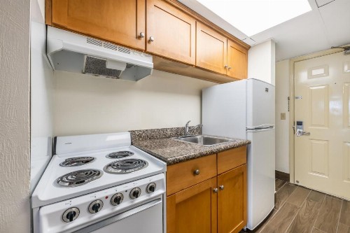 Tropical Winds Resort Hotel - image 31