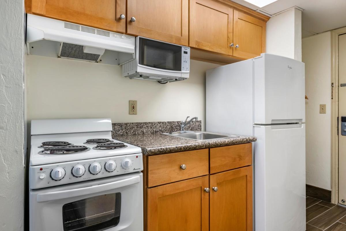 Tropical Winds Resort Hotel - image 6