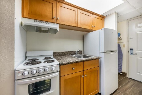 Tropical Winds Resort Hotel - image 9