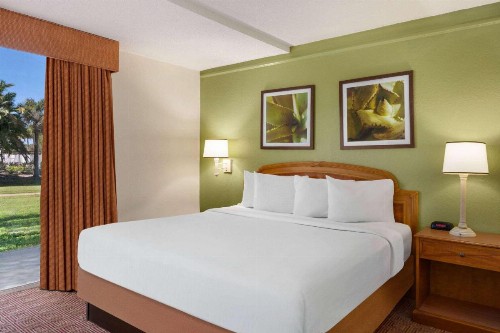 La Quinta Inn by Wyndham Daytona Beach/Intl Speedway - image 10