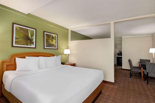 La Quinta Inn by Wyndham Daytona Beach/Intl Speedway - image 11
